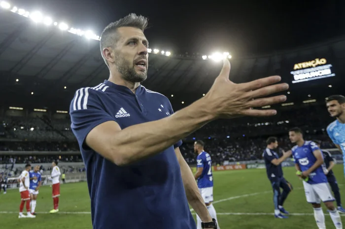 Após recusa de Tite, Inter agenda reunião com técnico estrangeiro 