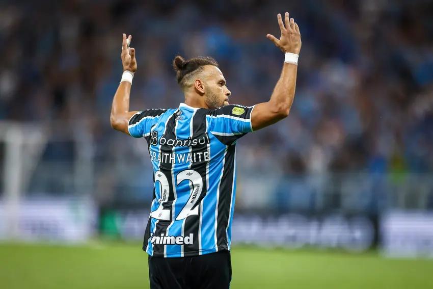 Braithwaite cobra dívida milionária do Grêmio