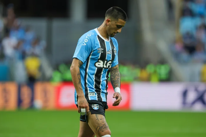 Nacional desiste da contratação de atacante do Grêmio
