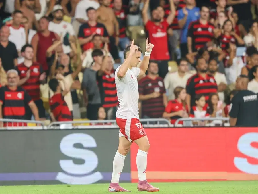 Borré se fortalece no ataque do Inter, mas função pode mudar