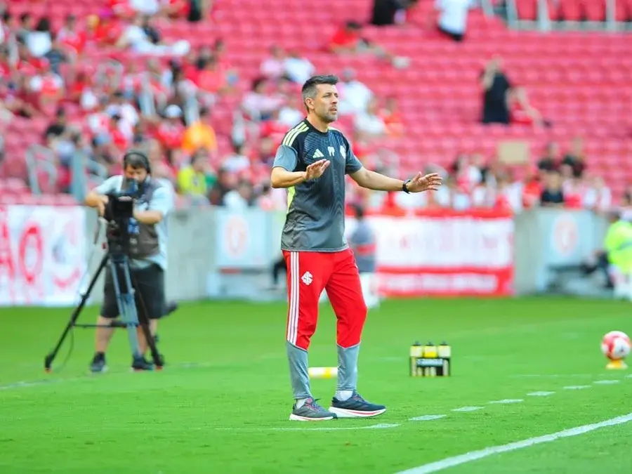Confira o que disse Pezzolano após vitória e classificação do Inter no Gauchão