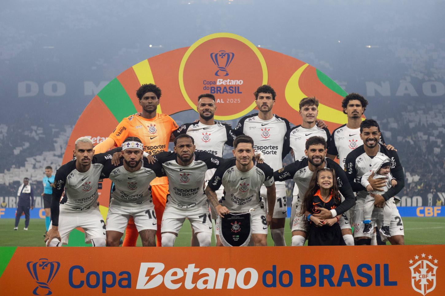 Corinthians bate Flamengo por 2 a 0 e é bicampeão da Supercopa Rei