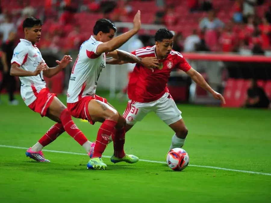 Jogadores de movimentação ganham apreço do técnico do Inter