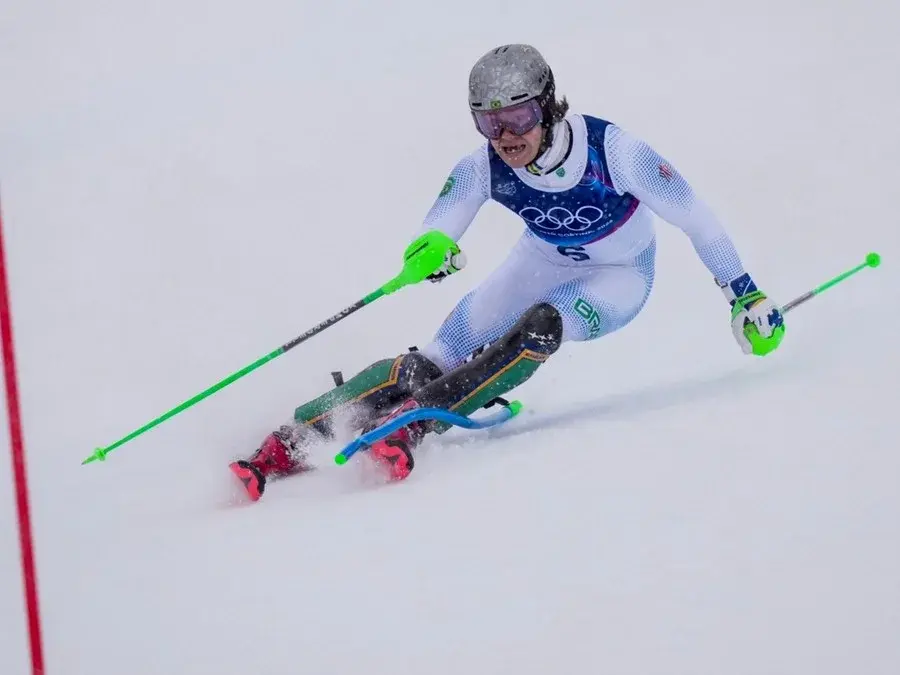 Lucas Pinheiro Braathen sofre queda no slalom e perde chances de conquistar nova medalha