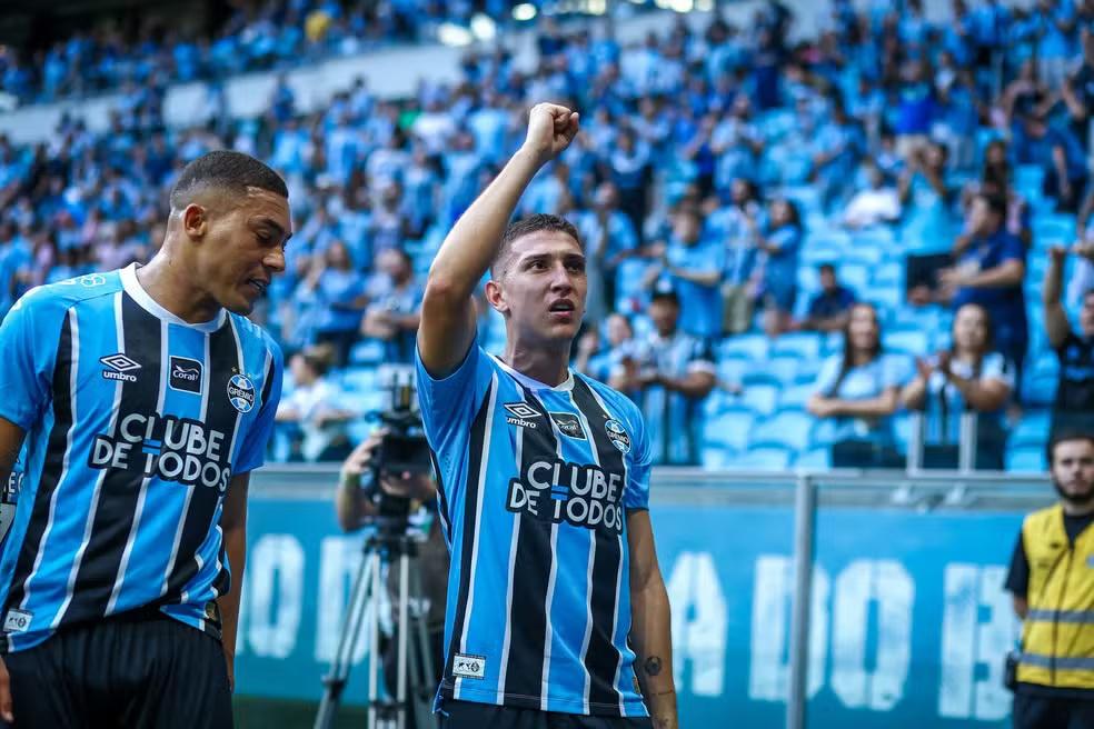 Luís Castro completa 1 mês no Grêmio com testes ao lado de Arthur e laboratório no meio