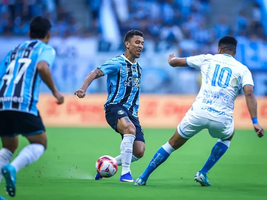 O que diz o Grêmio sobre a busca por um lateral-direito
