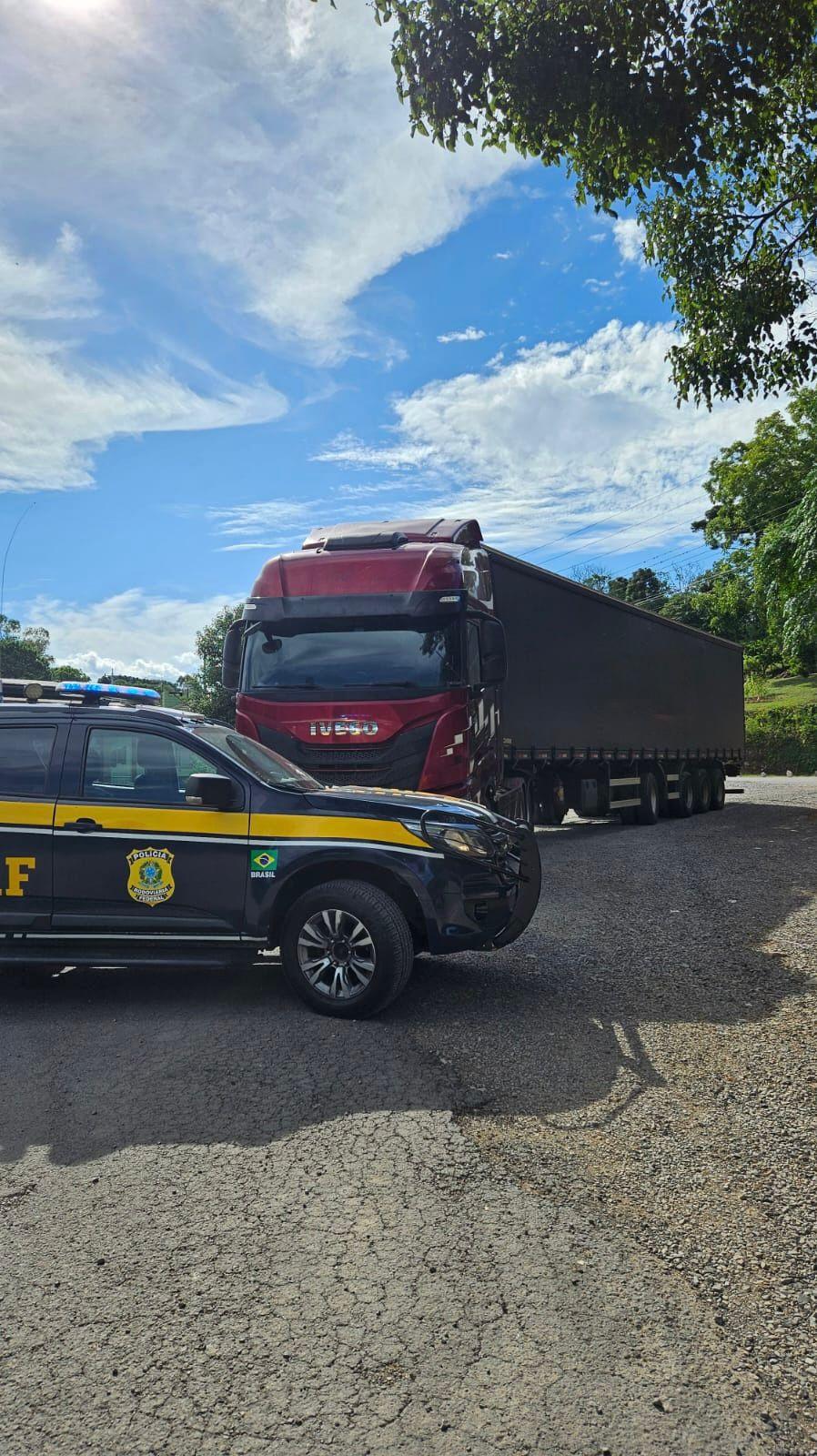 PRF retira de circulação em Veranópolis caminhão com 205 multas vencidas