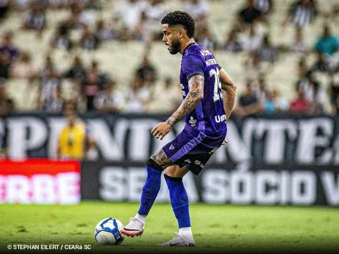 Próximos do Inter, lateral e atacante foram lançados por Roger Machado no profissional