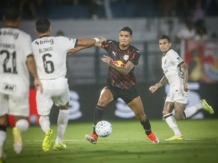 Red Bull Bragantino mantém 100% e lidera o Brasileirão, Santos empata com o São Paulo
