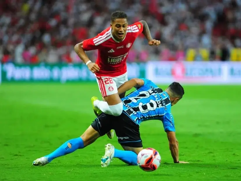 Barcellos critica arbitragem e promete reforços após vice no Gauchão