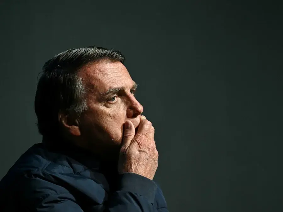 Bolsonaro recebeu 144 atendimentos médicos em 39 dias, diz relatório da Papudinha