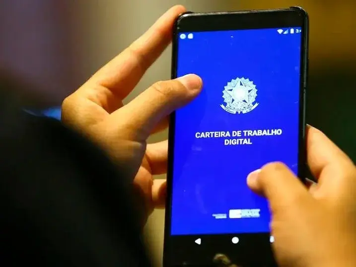 Desemprego fica em 5,4% no trimestre encerrado em janeiro, diz IBGE