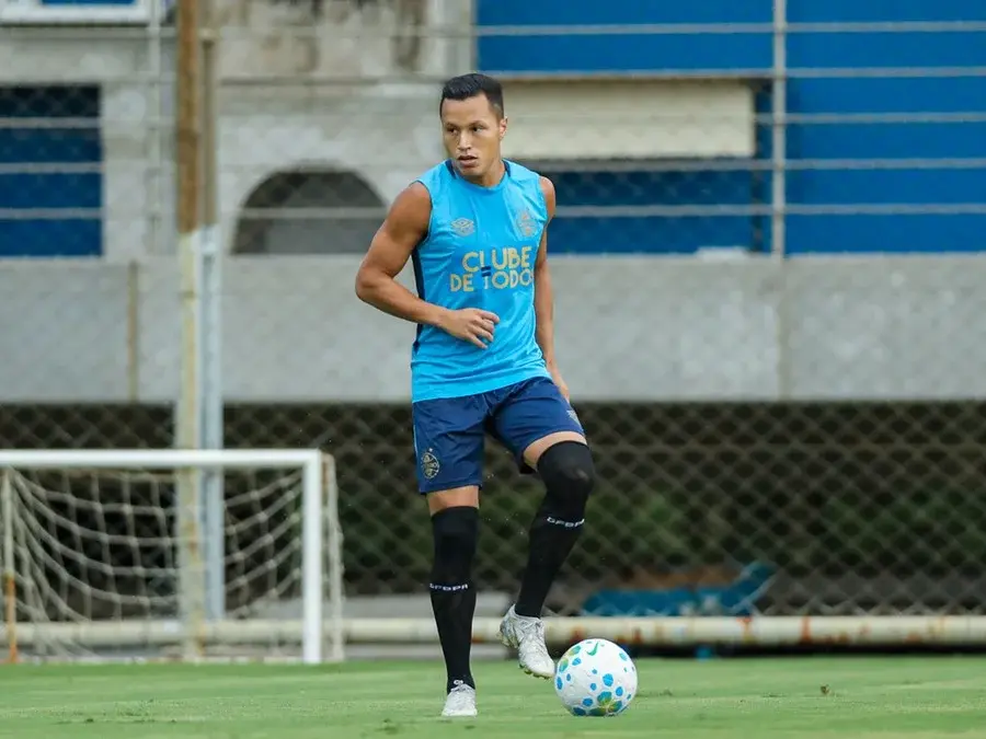 Grêmio recebe o Vitória para se manter no pelotão de frente do Brasileirão