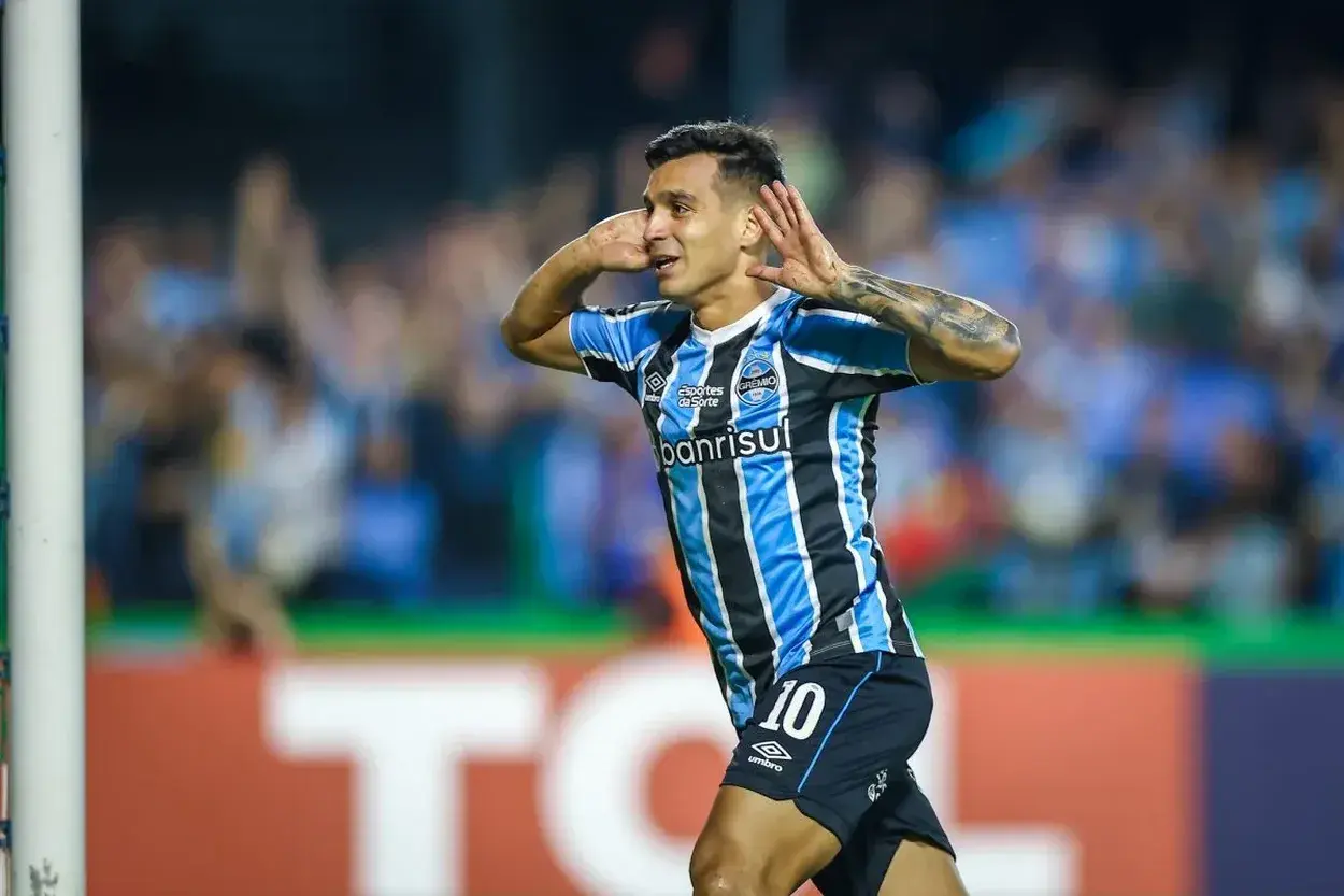 O novo clube oficial de Franco Cristaldo e as mudanças na numeração fixa do Grêmio