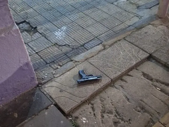 PM de folga apreende arma após briga seguida de tiros na Cidade Baixa, em Porto Alegre