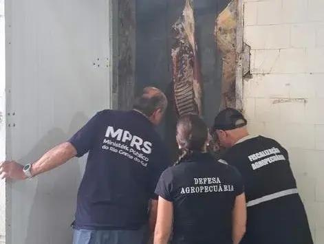 Proprietário de mercado é preso após apreensão de 2,5 toneladas de alimentos impróprios em Lavras do Sul