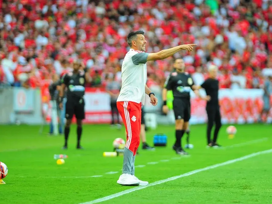 Sem taça, mas com convicção: Inter mantém confiança no trabalho de Pezzolano