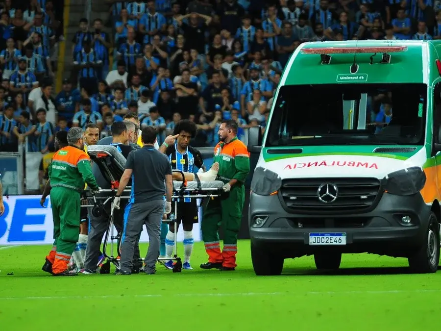 Vitória manifesta solidariedade a lateral do Grêmio após lesão grave de Marlon