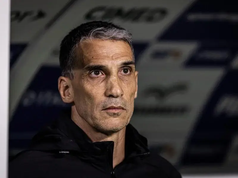 Vojvoda não resiste à derrota para o Inter e não é mais o técnico do Santos