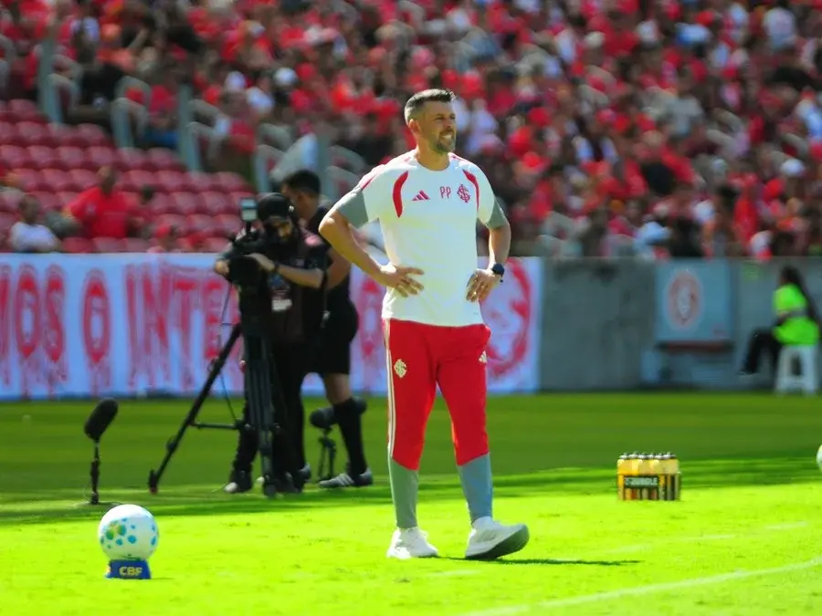 Pezzolano sobre a campanha do Inter no Beira-Rio: “É inexplicável”