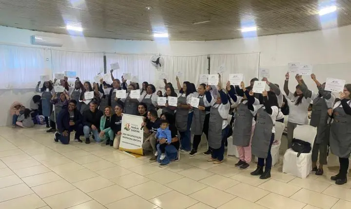 FORMATURA DO CURSO DE GASTRONOMIA DO EMANCIPA FAMÍLIA GAÚCHA EM GUAÍBA